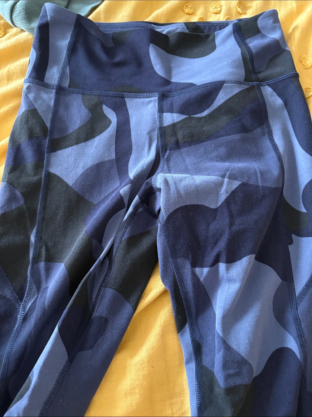 Under Armour Women’s Blue Camo Print Leggings